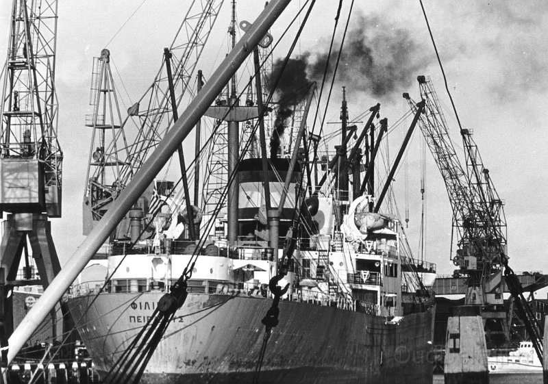 Delfzijl haven 1975 09.jpg